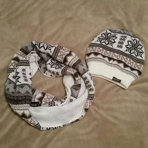 Reversable hat and infinity scarf